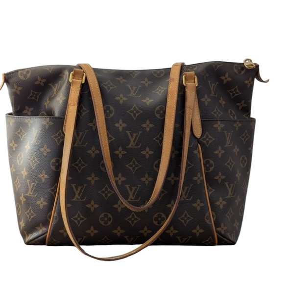 Louis Vuitton Handbags - Louis Vuitton Totally Monogram Tote COA